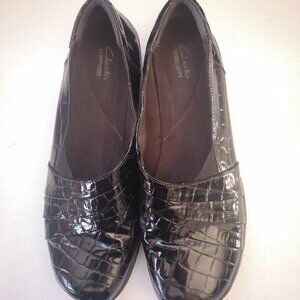 Clark's Collection Ladies Size 11M  Black Crocodile Pattern Slip On Wedge Shoes